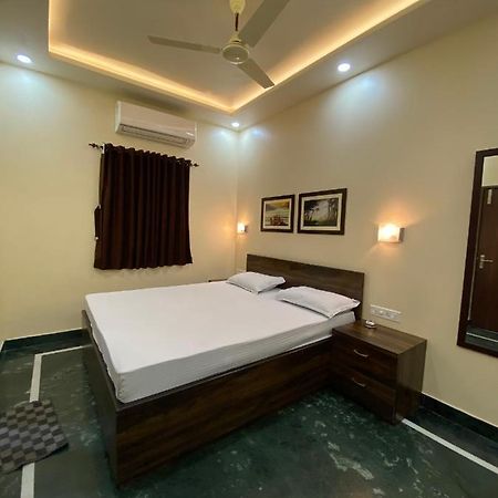 Shivam Hotels Калькутта Экстерьер фото