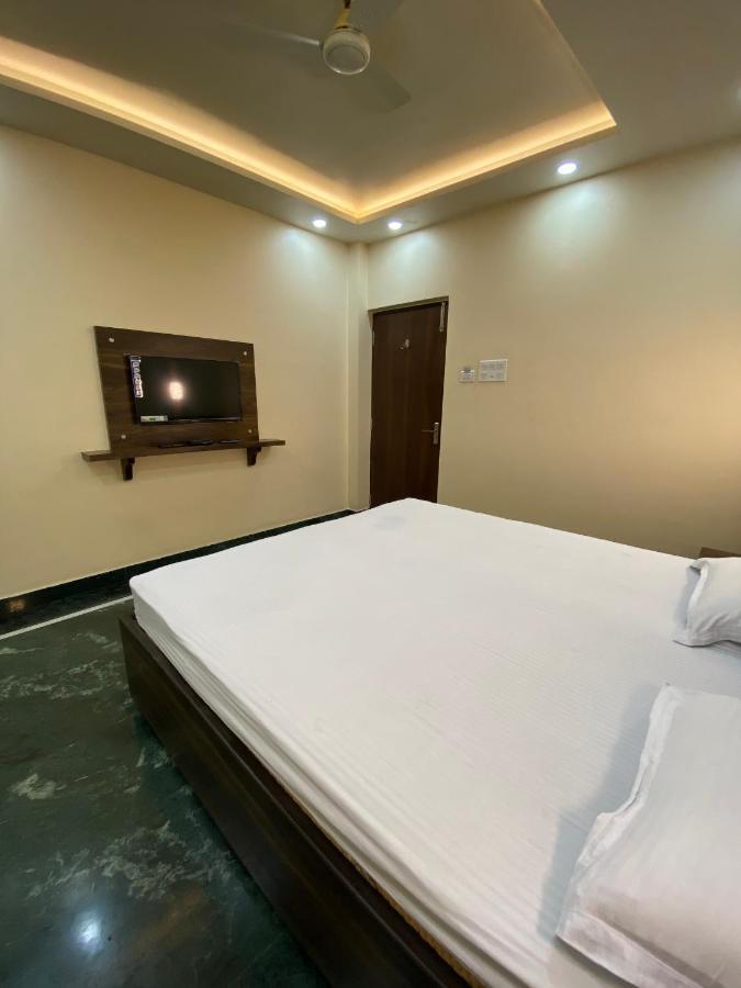 Shivam Hotels Калькутта Экстерьер фото
