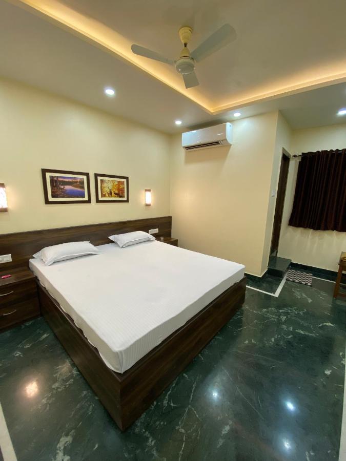 Shivam Hotels Калькутта Экстерьер фото