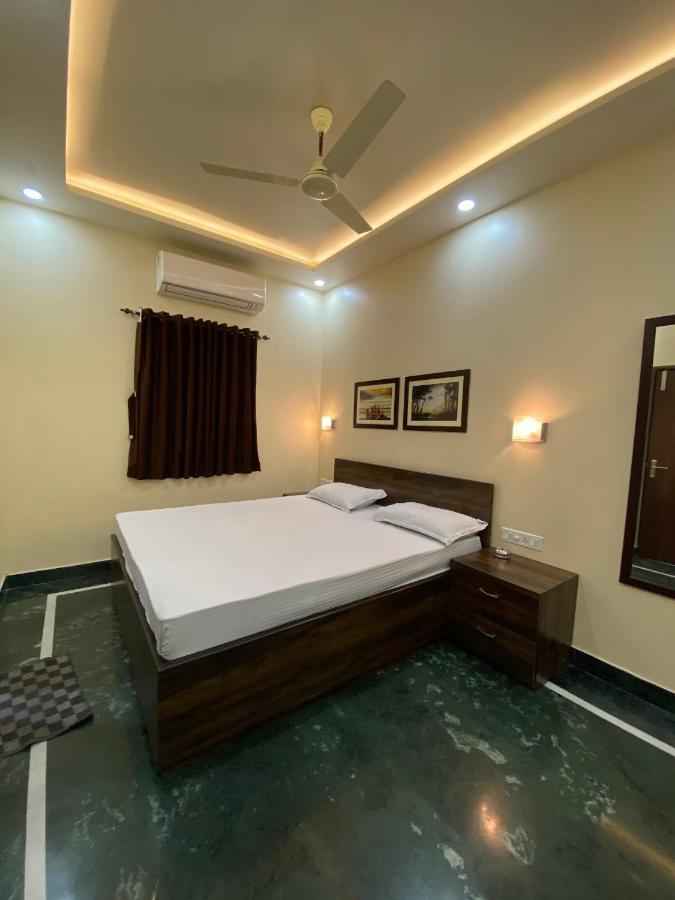 Shivam Hotels Калькутта Экстерьер фото