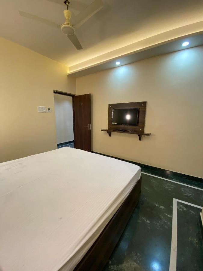 Shivam Hotels Калькутта Экстерьер фото