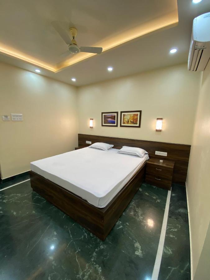 Shivam Hotels Калькутта Экстерьер фото