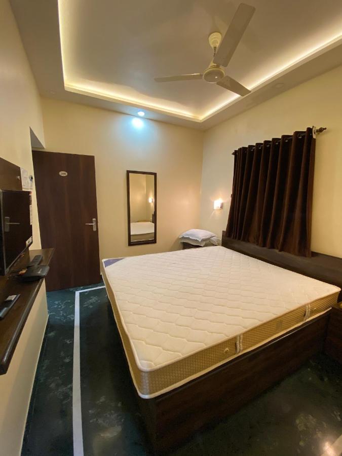 Shivam Hotels Калькутта Экстерьер фото